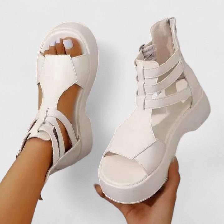 Women's Brown Platform Gladiator Buckle-Strap Open-Toe Sandals - Weiß