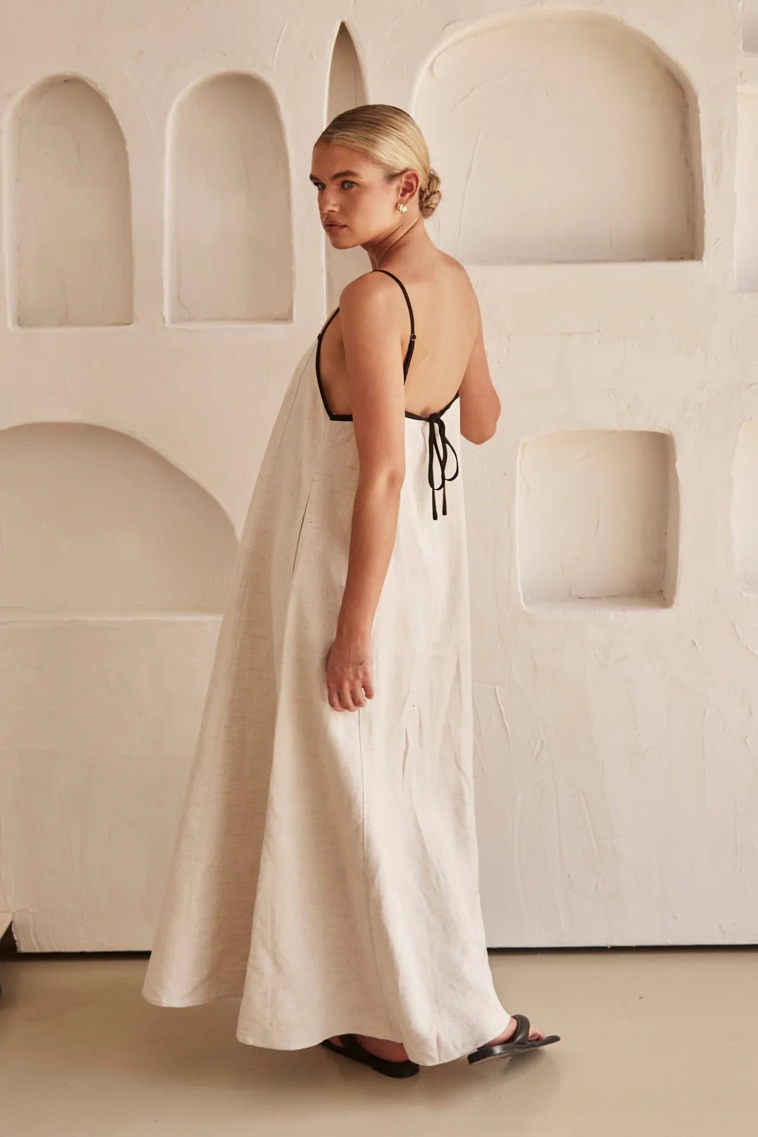 Women's Relaxed Trapeze Linen-Blend Contrast-Trim Maxi Dress