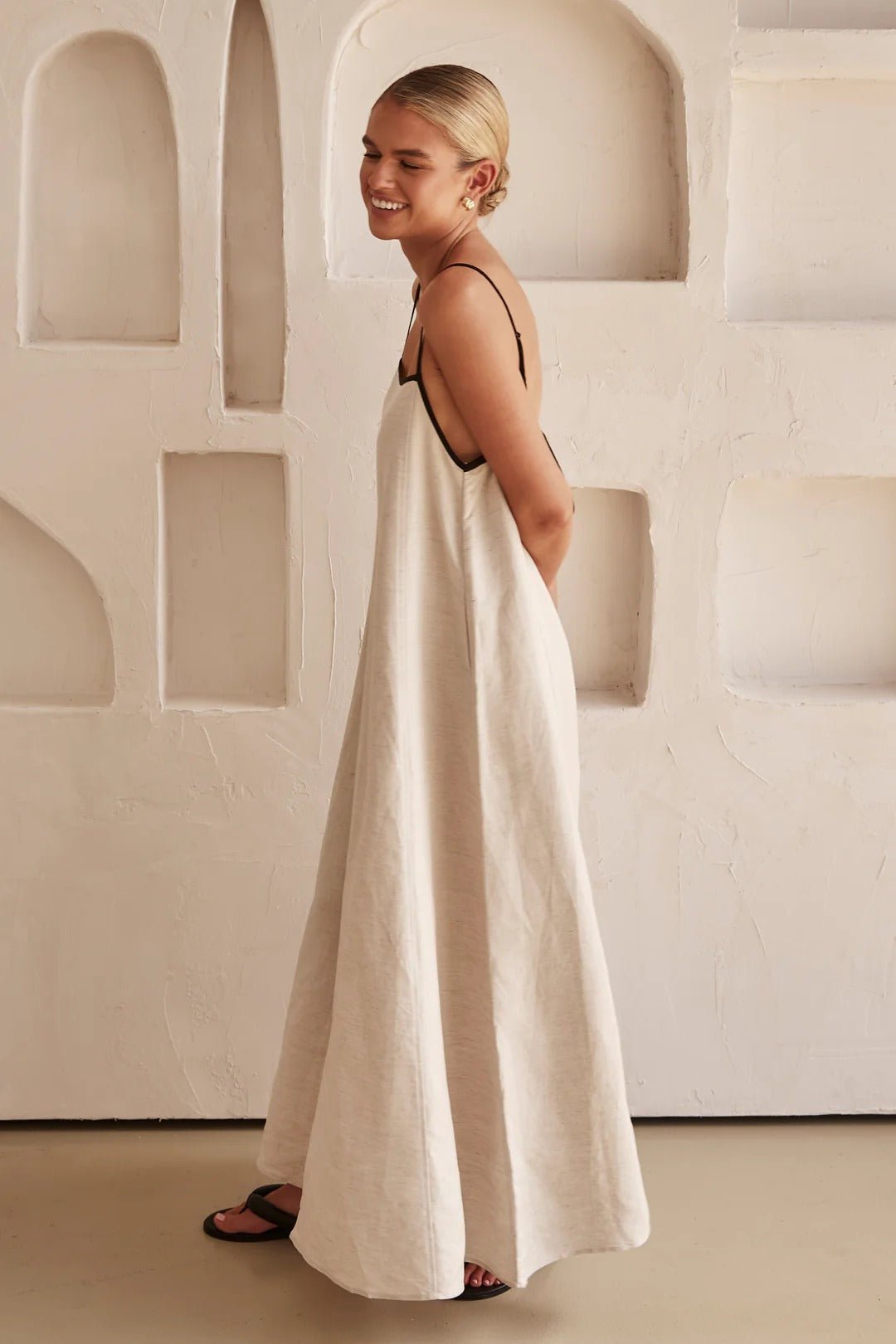 Women's Relaxed Trapeze Linen-Blend Contrast-Trim Maxi Dress